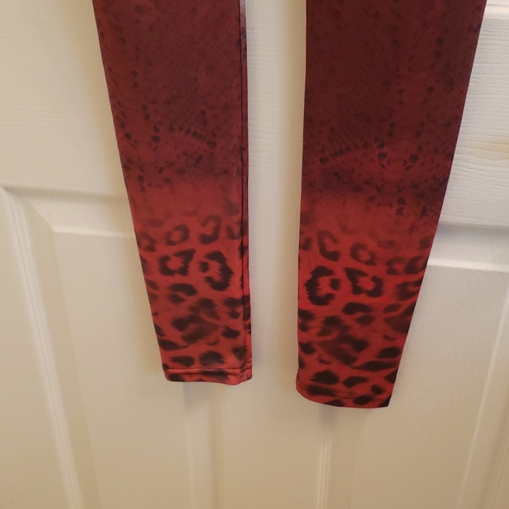 🤯3/$12 Seductions White Tiger Leggings Red Size S - Picture 5 of 6